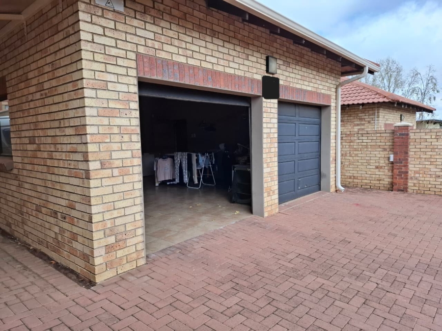 3 Bedroom Property for Sale in Langenhovenpark Free State